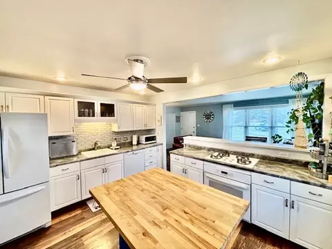 Kitchen - 2106 Quail Ct, Rolling Meadows, IL 60008 photo 1 of 2