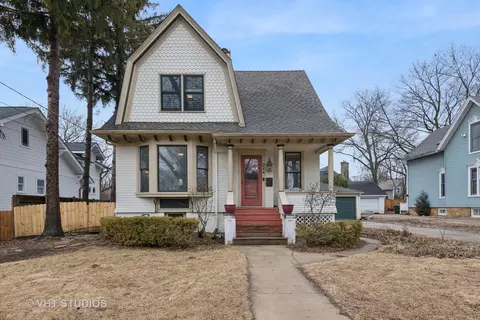 244 W Lincoln Ave, Barrington, IL 60010