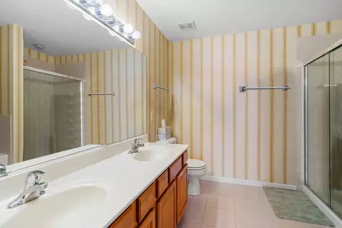 Bath - 503 Cobblestone Cir, Harvard, IL 60033 photo 3 of 5