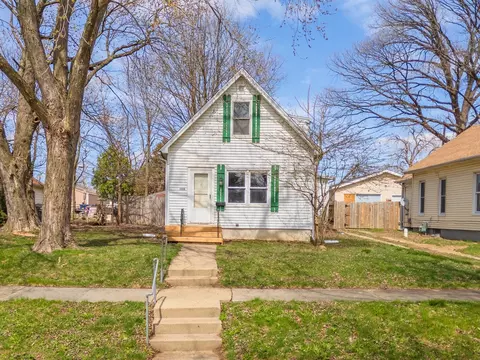 1008 E Olive, Bloomington, IL 61701