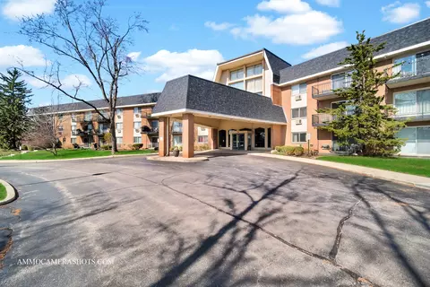 1198 Royal Glen Dr #126C, Glen Ellyn, IL 60137