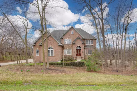 28 W251 Oak Creek Ct, West Chicago, IL 60185