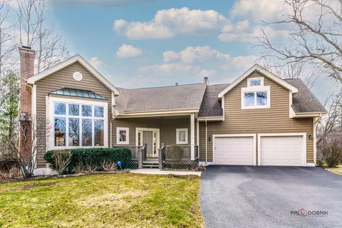 109 Thorne Grove Dr, Vernon Hills, IL 60061