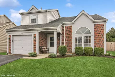 220 Wilton Ln, Mundelein, IL 60060