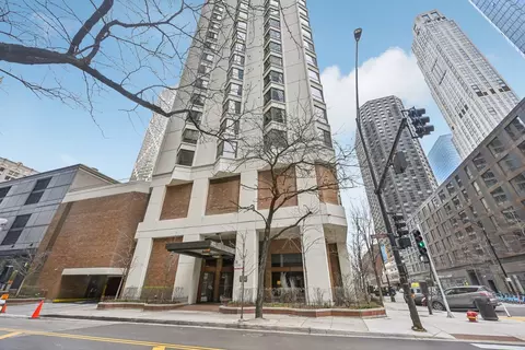 400 E Ohio St #1204, Chicago, IL 60611