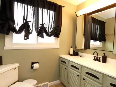 Bath - 202 N Hill Rd, Mchenry, IL 60051 photo 1 of 2