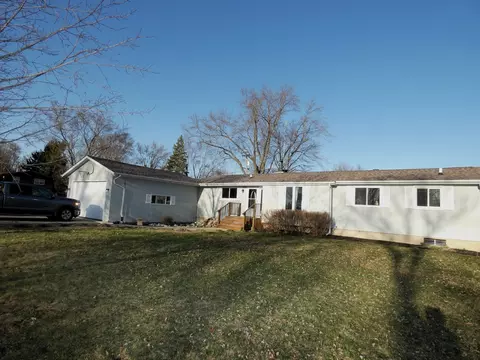 202 N Hill Rd, Mchenry, IL 60051