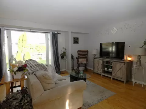 Living - 202 N Hill Rd, Mchenry, IL 60051 photo 1 of 2