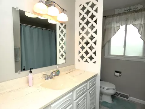 Bath - 202 N Hill Rd, Mchenry, IL 60051 photo 2 of 2