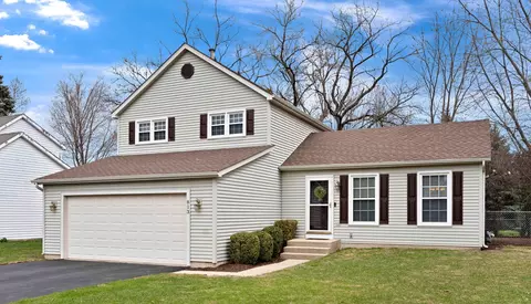 813 Candlewood Trl, Cary, IL 60013