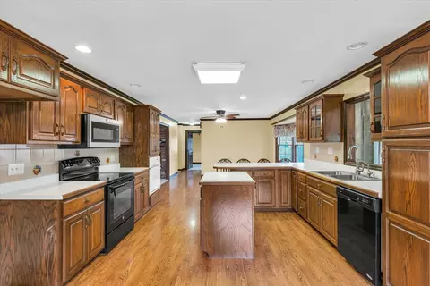 249 E Morris St, Bement, IL 61813 photo 16