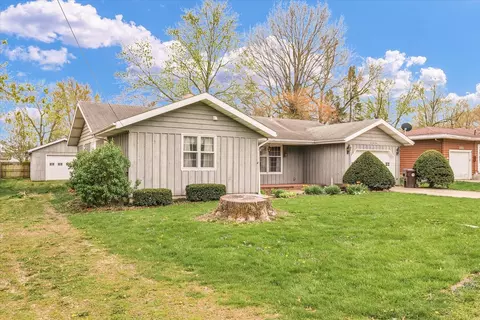 249 E Morris St, Bement, IL 61813 photo 4