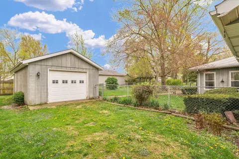 249 E Morris St, Bement, IL 61813 photo 32