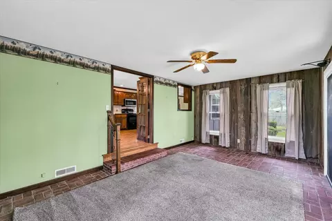 249 E Morris St, Bement, IL 61813 photo 22