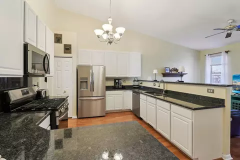 Kitchen - 32512 Millstone Cir, Lakemoor, IL 60051 photo 1 of 4