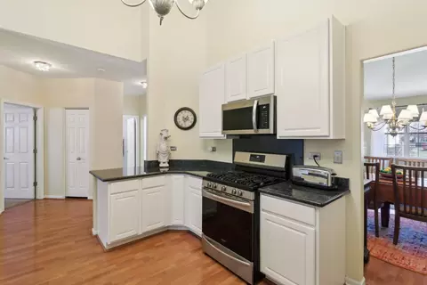 Kitchen - 32512 Millstone Cir, Lakemoor, IL 60051 photo 3 of 4