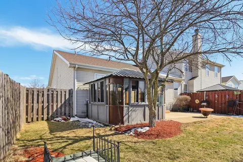 Exterior - 32512 Millstone Cir, Lakemoor, IL 60051 photo 6 of 8