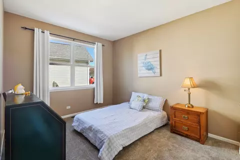 Bedroom - 32512 Millstone Cir, Lakemoor, IL 60051 photo 4 of 7