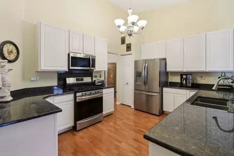 Kitchen - 32512 Millstone Cir, Lakemoor, IL 60051 photo 2 of 4