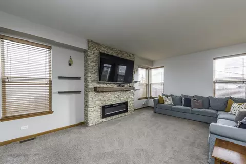 Living - 39251 Crofton Ln, Beach Park, IL 60083 photo 6 of 7