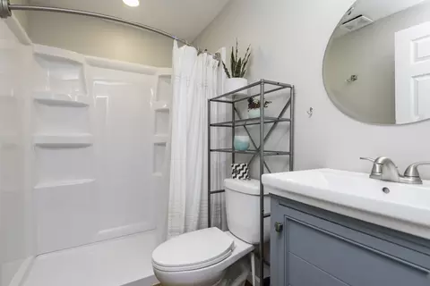 Bath - 39251 Crofton Ln, Beach Park, IL 60083 photo 4 of 4