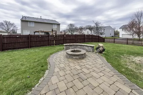 Exterior - 39251 Crofton Ln, Beach Park, IL 60083 photo 5 of 7