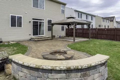 Exterior - 39251 Crofton Ln, Beach Park, IL 60083 photo 4 of 7