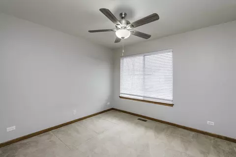 Bedroom - 39251 Crofton Ln, Beach Park, IL 60083 photo 3 of 5