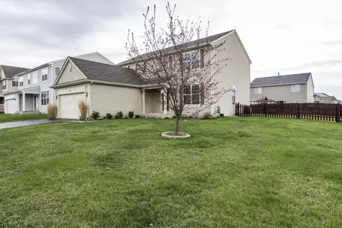 39251 Crofton Ln, Beach Park, IL 60083