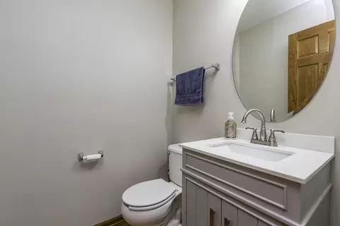 Bath - 39251 Crofton Ln, Beach Park, IL 60083 photo 1 of 4