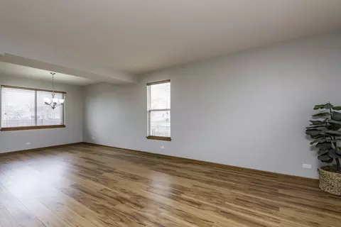 Living - 39251 Crofton Ln, Beach Park, IL 60083 photo 4 of 7