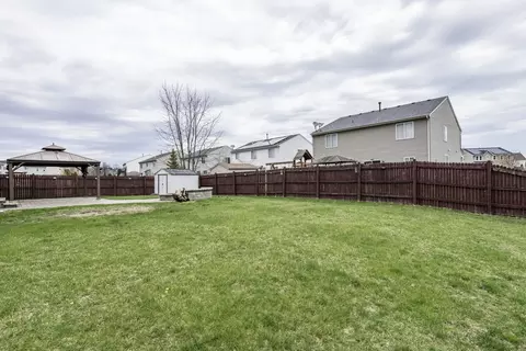 Exterior - 39251 Crofton Ln, Beach Park, IL 60083 photo 6 of 7
