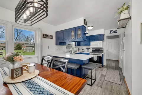 Kitchen - 3695 School Dr, Morris, IL 60450 photo 1 of 6