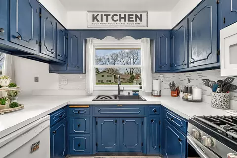 Kitchen - 3695 School Dr, Morris, IL 60450 photo 3 of 6