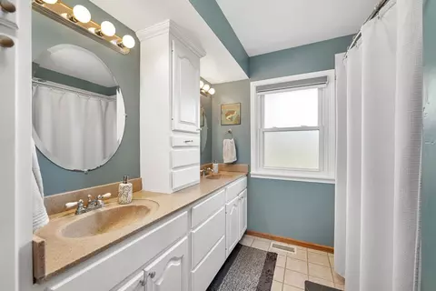 Bath - 3695 School Dr, Morris, IL 60450 photo 1 of 1