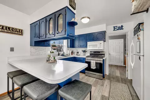 Kitchen - 3695 School Dr, Morris, IL 60450 photo 2 of 6
