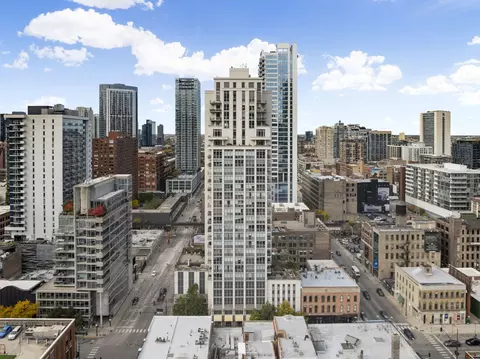 200 W Grand Ave #2101, Chicago, IL 60654