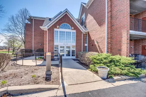 187 Hunt Club Dr #187, Saint Charles, IL 60174