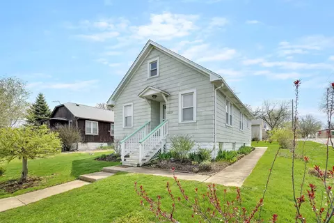 331 Pasadena Ave, Crest Hill, IL 60403
