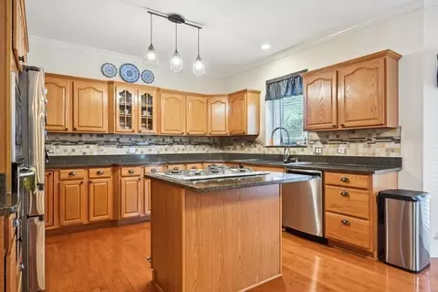 Kitchen - 1054 Hudson Ct, Bartlett, IL 60103 photo 2 of 7
