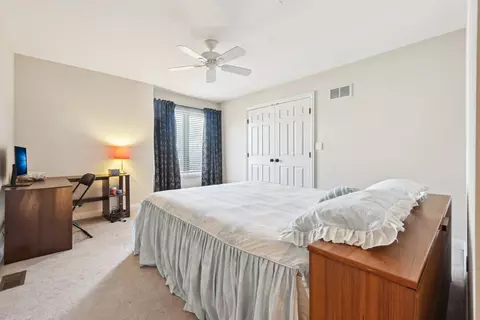 Bedroom - 1054 Hudson Ct, Bartlett, IL 60103 photo 4 of 6