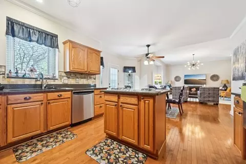 Kitchen - 1054 Hudson Ct, Bartlett, IL 60103 photo 1 of 7