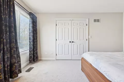 Bedroom - 1054 Hudson Ct, Bartlett, IL 60103 photo 5 of 6