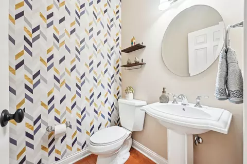 Bath - 1054 Hudson Ct, Bartlett, IL 60103 photo 1 of 6