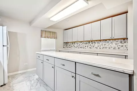 Kitchen - 1054 Hudson Ct, Bartlett, IL 60103 photo 7 of 7