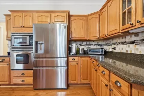 Kitchen - 1054 Hudson Ct, Bartlett, IL 60103 photo 5 of 7