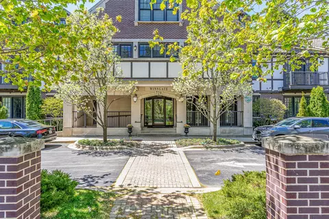 720 Green Bay Rd #2E, Winnetka, IL 60093