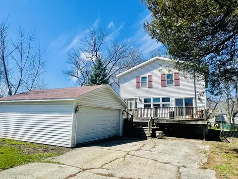 8 N York St, Fox Lake, IL 60020