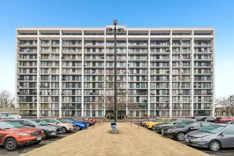 2005 S Finley Rd #802, Lombard, IL 60148