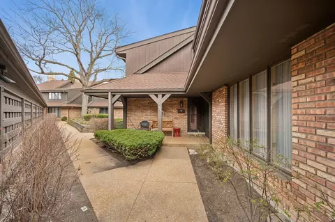 1925 Mission Hills Ln, Northbrook, IL 60062